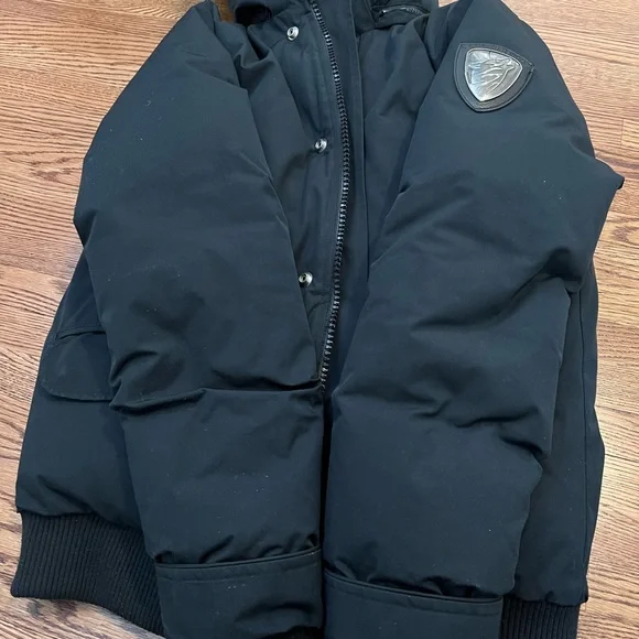 Canadian wolf - Picture 2 of 3